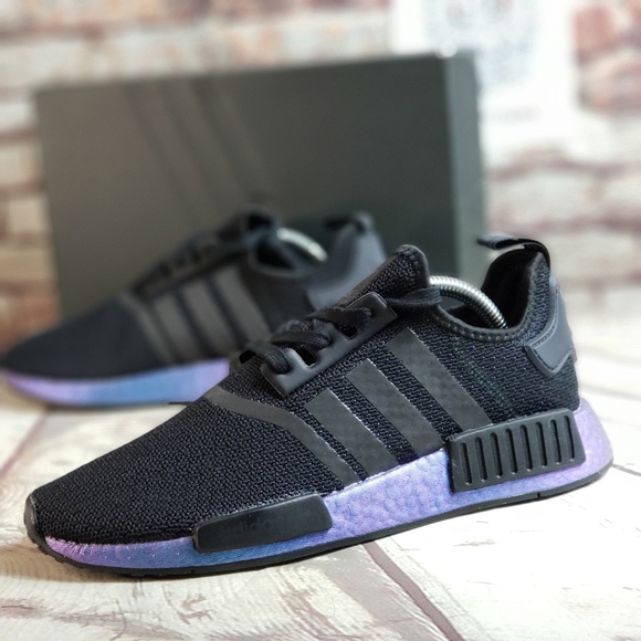 nmd r1 core black carbon